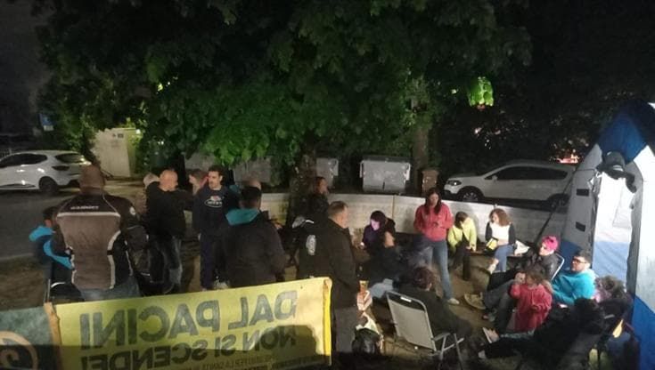 Notte in tenda di quattro sindaci per difendere l’ospedale di San Marcello Piteglio