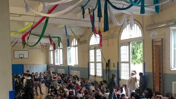 Gli studenti occupano il liceo Pertini, la scuola Diaz del G8