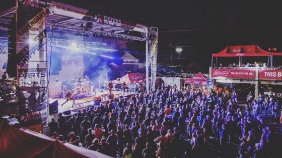 La band Usa degli Smash Mouth: "Covid, vaffa...". Dopo il concerto muore uno dei fan. Decine i positivi
