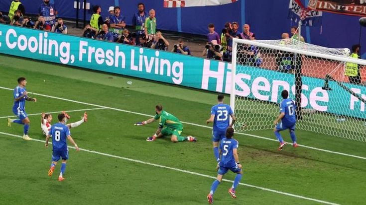 Croazia-Italia, il minuto folle a inizio ripresa: rigore ai balcanici, Modric sbaglia, poi segna