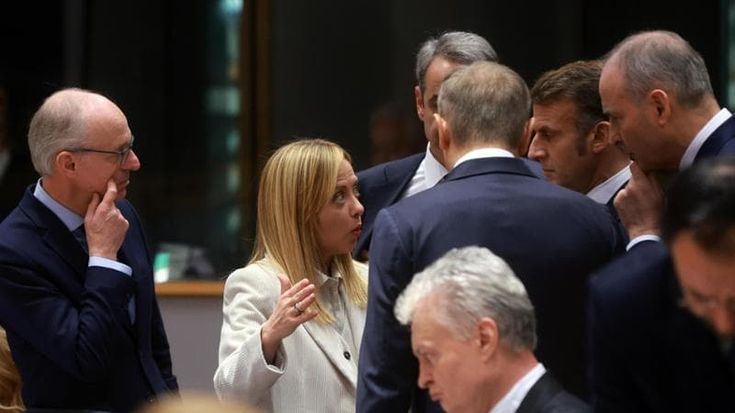 Meloni e il sabotaggio notturno sugli asset. Colloquio con Macron: i Parlamenti votano contro