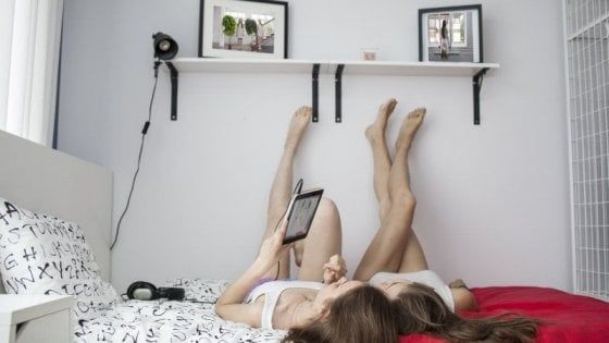 Viaggio nella mente dei teenager iperconnessi per tornare a fare i genitori