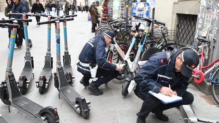 Monopattini, Verona segue Firenze: stop allo sharing dopo il caos delle nuove regole