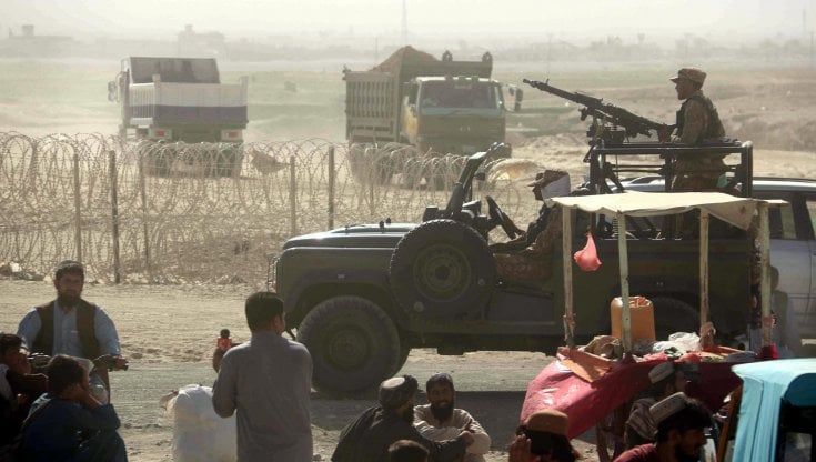 Afghanistan, l'avanzata dei talebani spiazza l'Europa divisa sui profughi di Kabul. L'Aja e Berlino: "Sospendiamo i rimpatri"