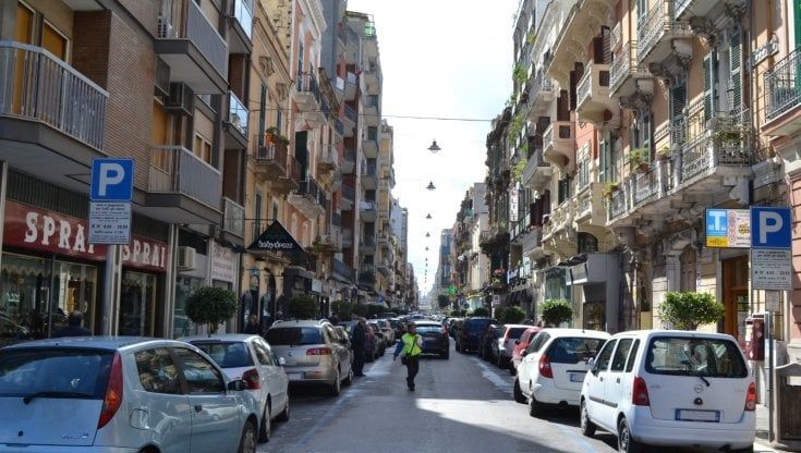 Bari, c'è un bando per via Manzoni pedonale. I commercianti: "Prima piano parcheggi e interventi organici"