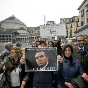 I sostenitori di de Magistris<br />"assediano" la prefettura