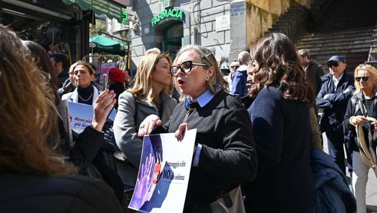 Piazza Carolina, residenti e commercianti: “Fermare le sparatorie tra babygang, intervenire presto”