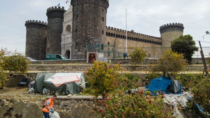 Napoli, turisti al Maschio Angioino ma il degrado è inarrestabile