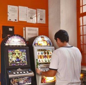 Stretta sulle case da gioco<br />"E chi sbaglia, serrande abbassate"