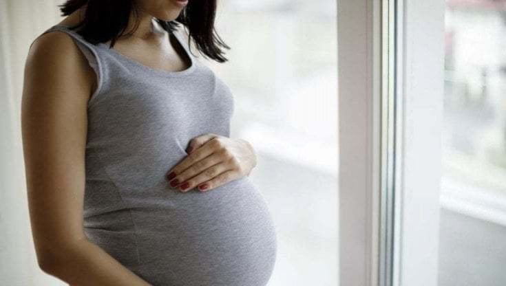 Brindisi, donna incinta folgorata in casa: il bambino nasce con parto cesareo e sta bene, lei è gravissima