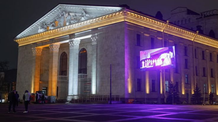 Mariupol, beffa per i russi: salta la riapertura a Capodanno del teatro simbolo dei crimini di Putin