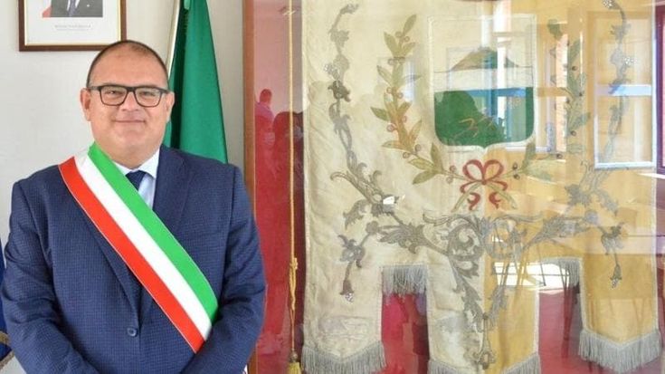 Poggiomarino, eletti con i voti del clan: arrestati il sindaco di centrodestra Falanga e il suo vice Belcuore. Videochiamata del boss dal carcere al primo cittadino