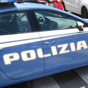Aggredisce la moglie a colpi di mannaia, arrestato 35enne nel Varesotto