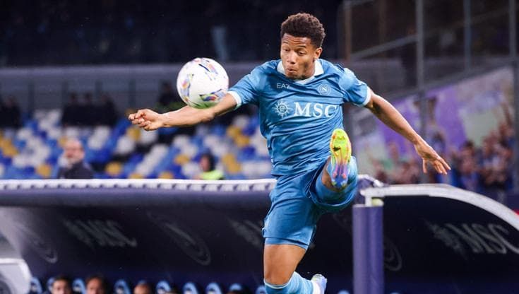 Napoli, lesione distrattiva al soleo per Neres: la stagione del brasiliano è praticamente finita