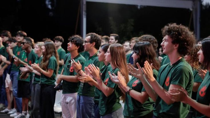 Tra i giovani di Fratelli d’Italia il fantasma Vannacci: “Lui non è la destra”