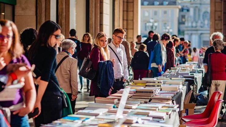 Portici di carta due chilometri di libri nel ricordo di Dario Fo