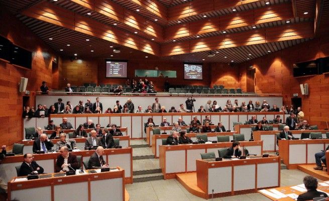 Regione, dirigenti tutti promossi:<br />extrabonus di 20mila euro a testa
