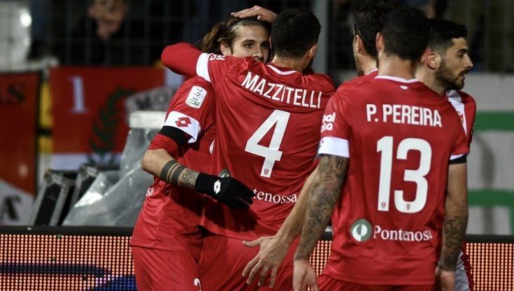 Serie B: Cremonese e Pisa mancano il sorpasso al Lecce, sorridono Monza e Perugia