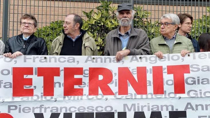 Eternit, beffa infinita: la Cassazione impone di tradurre la sentenza, Schmidheiny si salva ancora