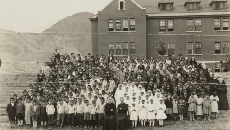 Canada, trovati resti di oltre 700 persone nel sito di una ex scuola