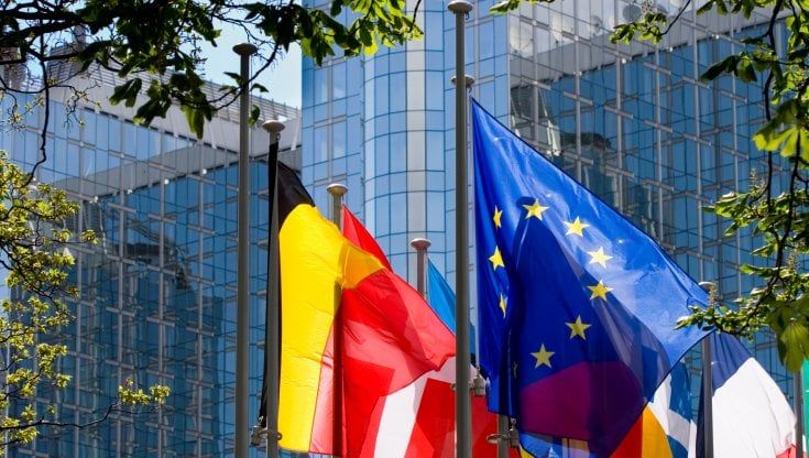 Ue, anche gli scienziati della Commissione contro gas e nucleare tra gli investimenti green:  "Così più lontani gli obiettivi sul clima"