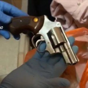 Aveva un arsenale in casa, finisce in manette un operaio nel Torinese