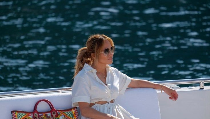 Jennifer Lopez: la sua estate in bianco (nei look)