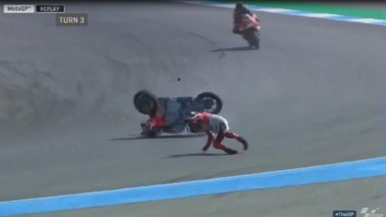 MotoGp, Thailandia: paura per Lorenzo, caduta e gara a rischio. Dovizioso il più veloce nelle libere