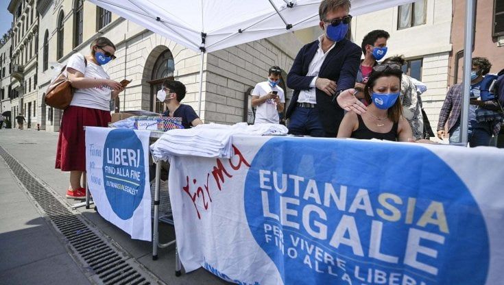 Referendum sull'eutanasia legale, Torino sul podio per la raccolta delle firme