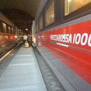"Frecciarossa 1000" bloccato in galleria sull'Appennino, i passeggeri costretti al trasbordo su un altro treno