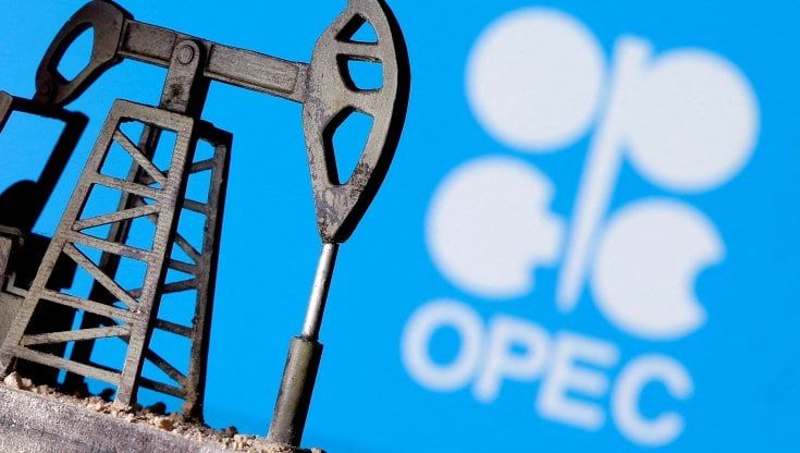 Petrolio, l'Opec+ propone un maxi taglio di 2 milioni di barili al giorno per sostenere i prezzi