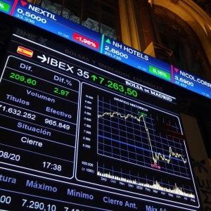 Le Borse di oggi, 13 agosto. Listini deboli in attesa dell'accordo sul piano di stimoli Usa