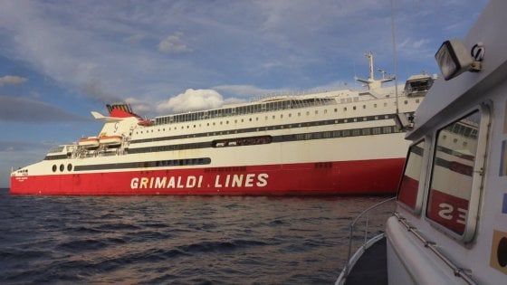 Principio di incendio a bordo, rientra in porto a Palermo il traghetto per Livorno