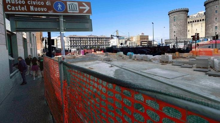 Napoli, in piazza Municipio cantiere più largo per metro Linea 6.Cosenza: “Siamo alla fase finale”