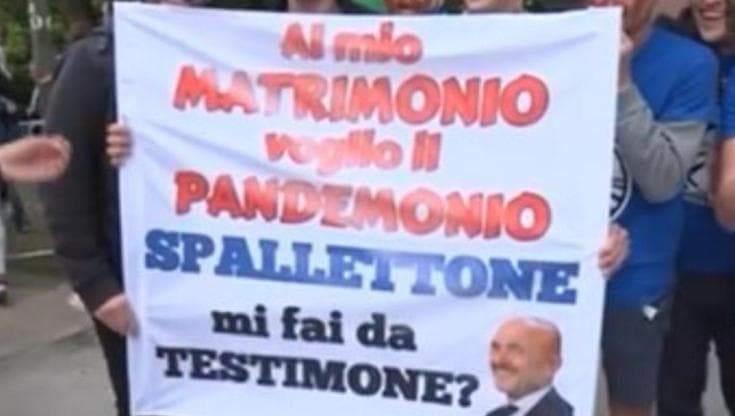 Euro 2024, il tifoso lo invita al matrimonio, Spalletti lo avvisa: "Guarda che poi vengo, oh"