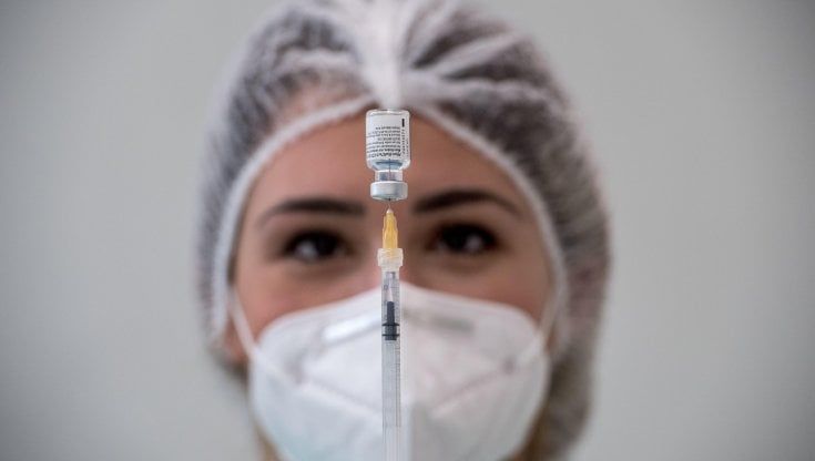 Vaccini antiCovid, per prof e operatori scolastici in Puglia prenotazioni fino al 15 febbraio