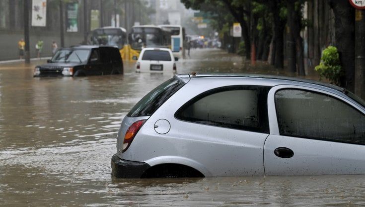 Gli eventi estremi minacciano un'impresa su tre in Italia: le perdite cresceranno a causa del cambiamento climatico