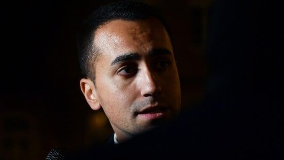 Euro, Di Maio ci ripensa: "Non è più il momento di uscire" 
