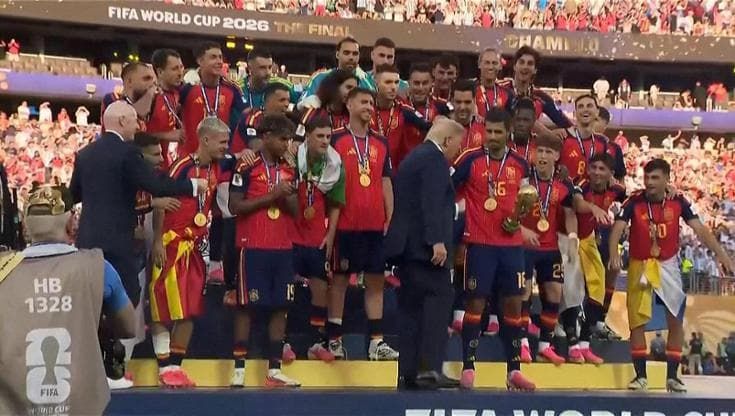 Il photobombing di Trump con la Coppa del mondo e le altre cose del mondiale che ricorderemo