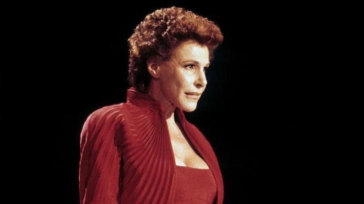 Ornella Vanoni, la gioia e l’ironia. La sua vita in un libro: “Ho avuto tutto”