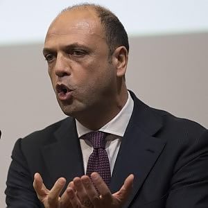 Terrorismo, Alfano: rimpatriato marocchino integralista. Salgono a 30 le espulsioni