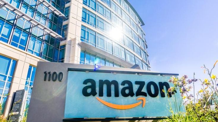 Smart working, il diktat di Amazon: chi non torna in ufficio cerchi un nuovo lavoro