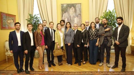 La protesta dei portaborse: "In tutta Europa siamo assunti dai parlamenti, in Italia no"