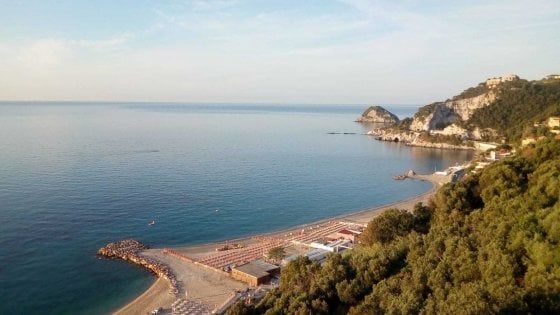Coronavirus fase 2, spiagge liguri: si va verso numero chiuso e app per prenotazioni 