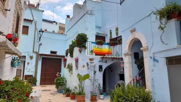 Sconto sulle tasse a chi colora case e negozi di azzurro: così Casamassima punta al turismo sulla scia del Marocco