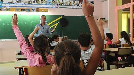 Prof dell'anno, 4 docenti pugliesi in finale: il primo vincerà 50mila euro per la sua scuola