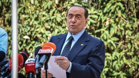 Coronavirus, Galliani: "Tampone negativo per Berlusconi". Ma fonti vicine all'ex premier smentiscono