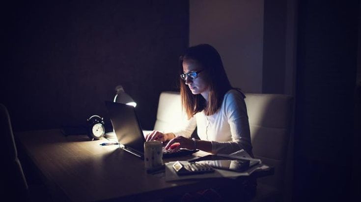 La beffa dello smart working: “Meno promozioni per chi lavora in remoto”