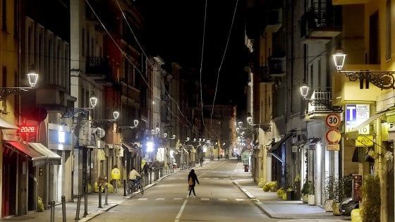 Dalla sanificazione delle strade al rinvio della Tari: le opposizioni incalzano Pizzarotti