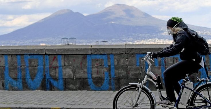Napoli, scatti nella città deserta